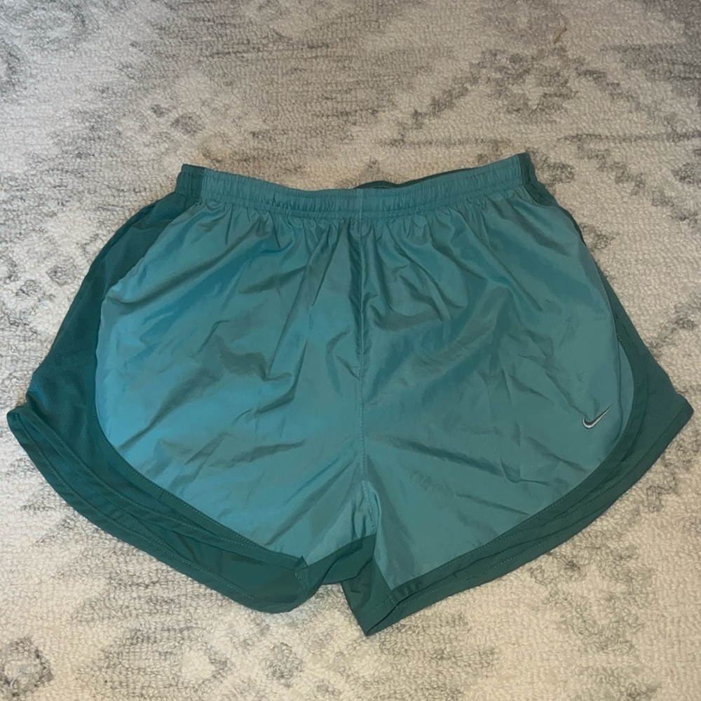 Nike tempo short